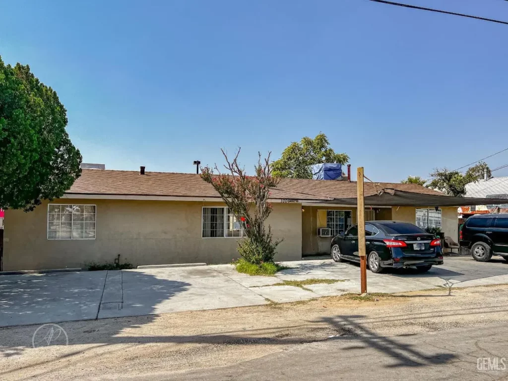 1004 McCurdy Street, Bakersfield, CA 93306